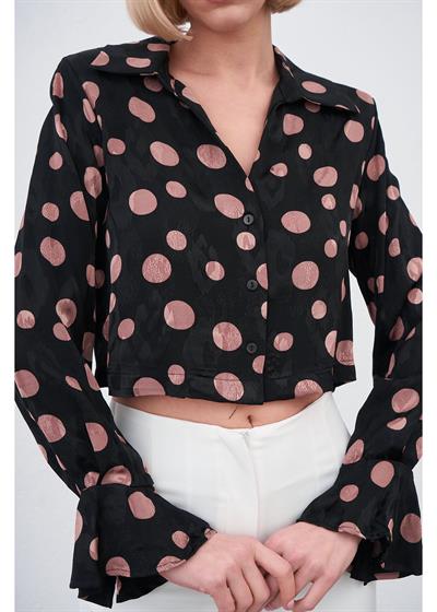 Kolları Volanlı Puantiyeli Saten Gömlek 