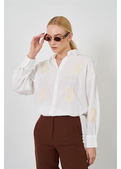 Kolları ve Önü Nakış Detaylı Keten Görünümlü Gömlek 