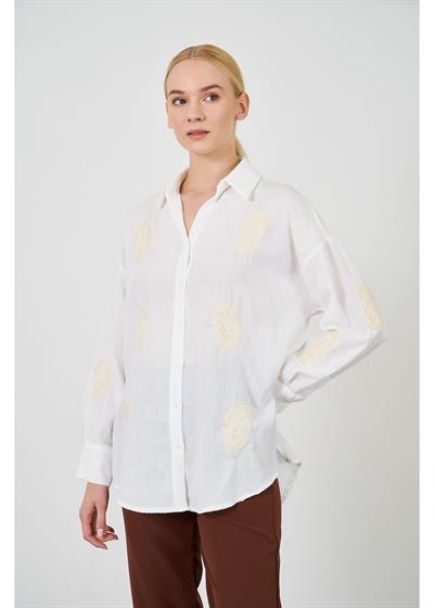 Kolları ve Önü Nakış Detaylı Keten Görünümlü Gömlek 