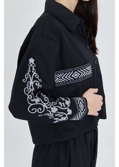 Cep Detaylı Nakış Desen Gabardin Gömlek 