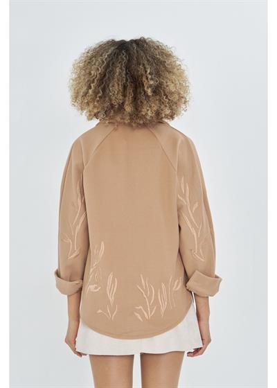 Nakışlı Yırtmaçlı Kaşe Gömlek 