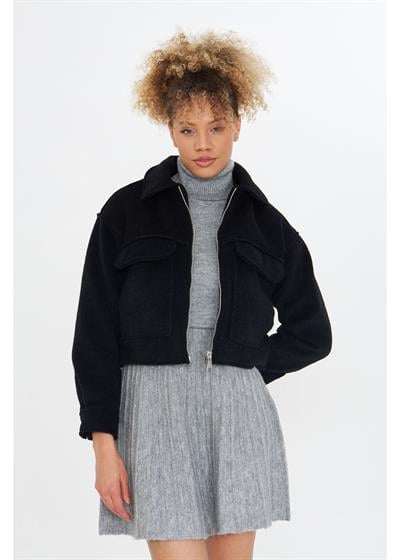 Önü Cepli Kısa Kaşe Mont 