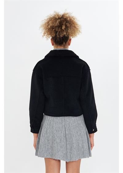 Önü Cepli Kısa Kaşe Mont 