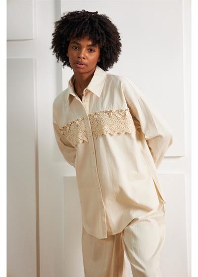 Önü Dantelli Balıksırtı Gabardin Gömlek 