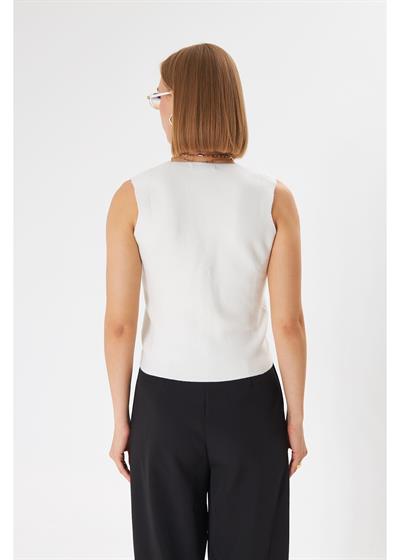 Önü Düğmeli Örgü Yelek 