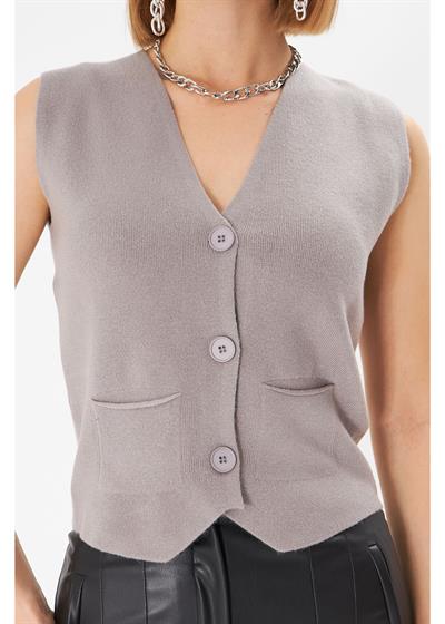 Önü Düğmeli Örgü Yelek 