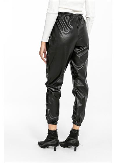 Pileli Lastikli Deri Pantolon