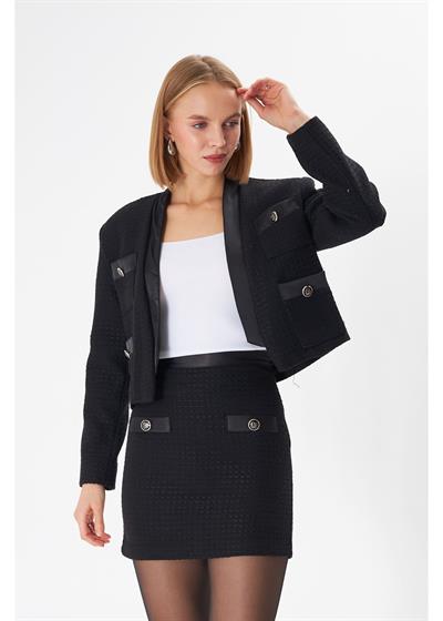 Saten Garnili Düğmeli Kısa Ceket 