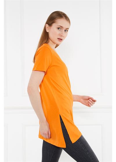 V Yaka Kısa Kol Yırtmaçlı T-Shirt