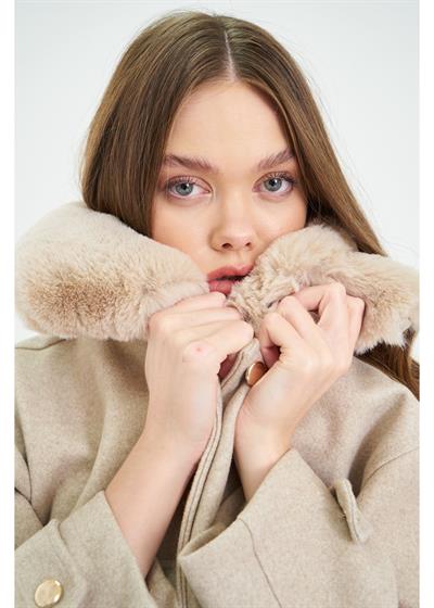 Yakası Kürklü Kısa Kaşe Mont