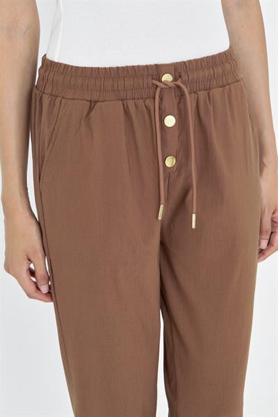 Lastikli Düğmeli Havuç Kesim Pantolon - Kahve
