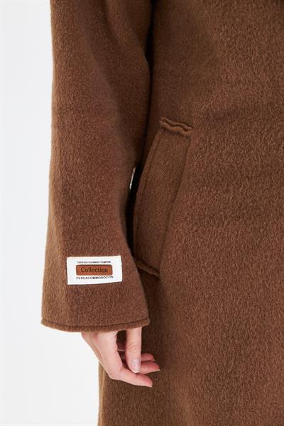 Arma Detaylı Uzun Kaşe Kaban 