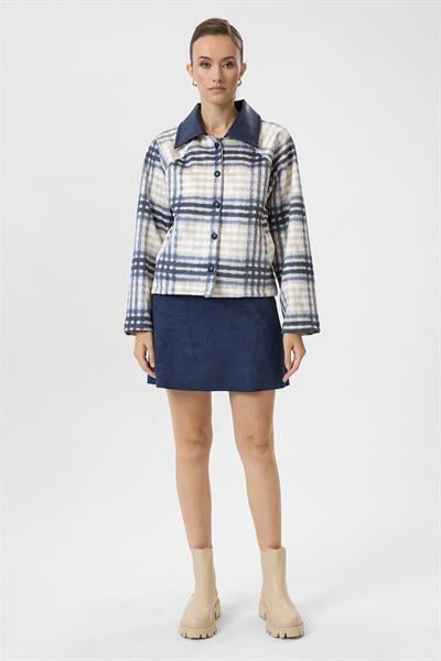 Deri Yakalı Süet Gömlek