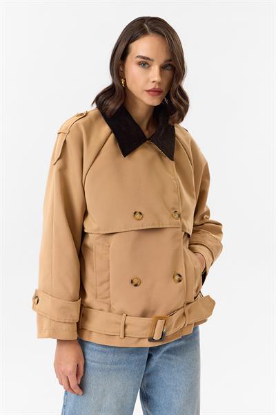 Kadife Yakalı Kısa Parka Mont