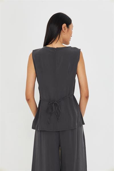 Beli İpli Yırtmaçlı Bisiklet Yaka Modal Bluz 