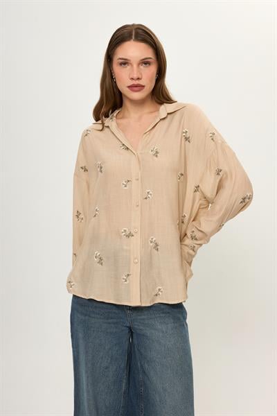 Çiçek Nakışlı Gömlek
