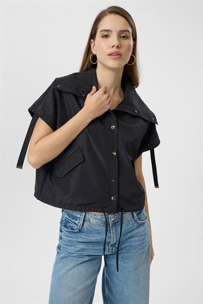 Omuzu Bağcık Detaylı Yelek