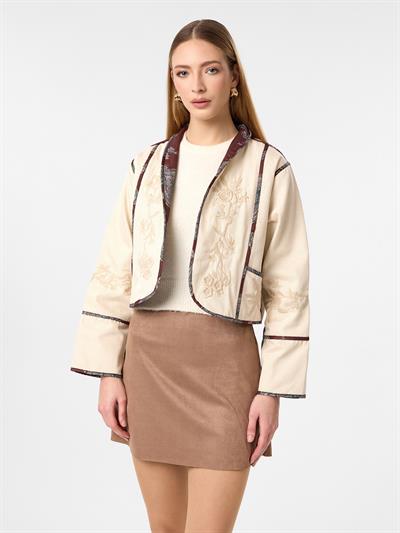 Çift Taraflı Nakışlı Kısa Ceket