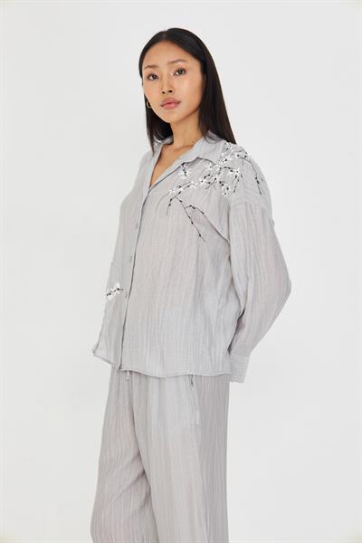 Çiçek Nakışlı Çizgili Gömlek