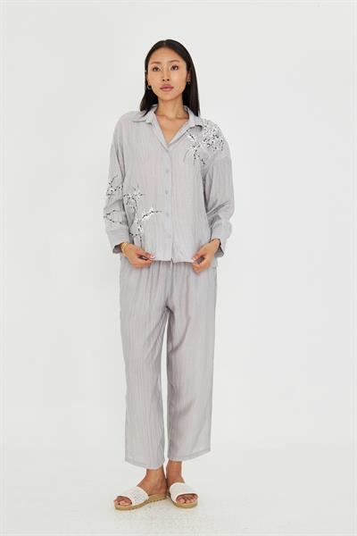 Çiçek Nakışlı Çizgili Gömlek