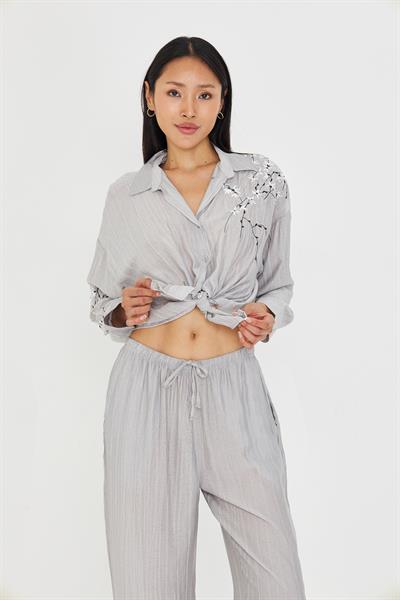 Çiçek Nakışlı Çizgili Gömlek