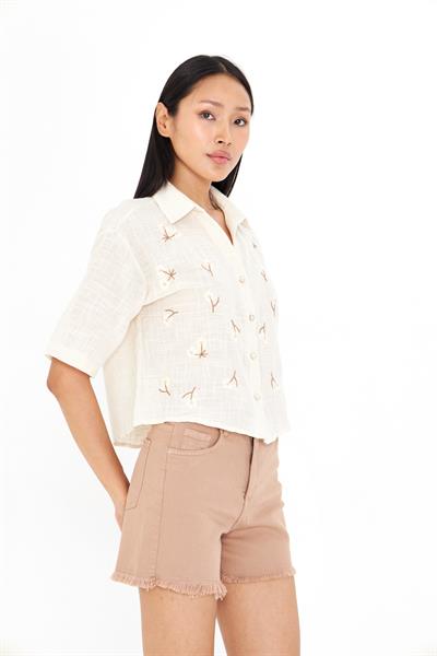 Çiçek Nakışlı Kısa Kol Keten Görünümlü Gömlek 