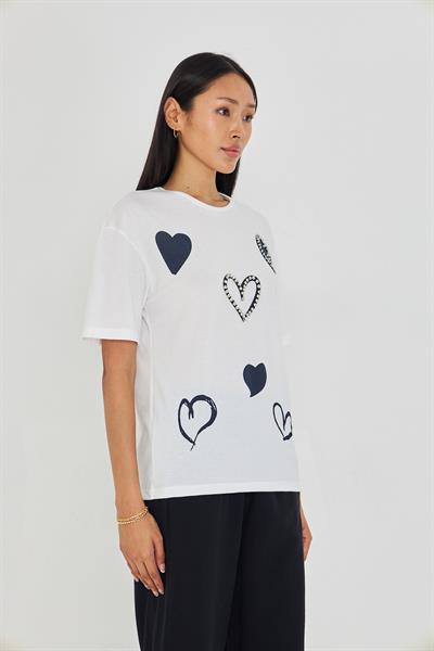 Çoklu Kalp Baskılı Taşlı T-Shirt 