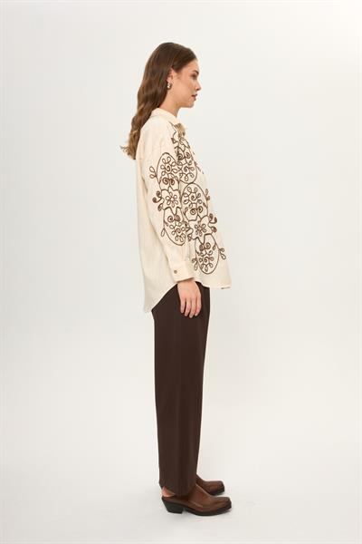 Bej %100 Pamuk Balıksırtı Desenli Nakış İşlemeli Kadın Gömlek