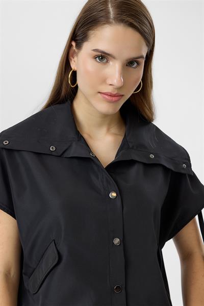 Omuzu Bağcık Detaylı Yelek