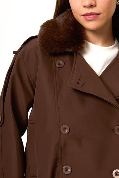 Kürklü Düğmeli Kısa Trençkot