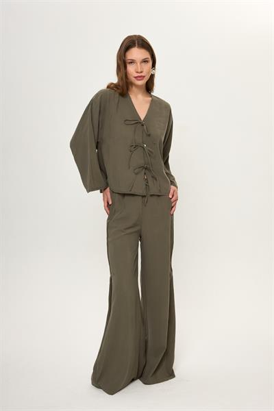 Haki V Yaka Önü Fiyonklu Kadın Bluz