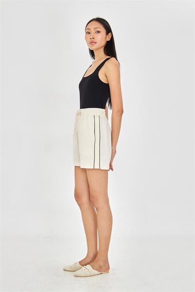 Dantel Detaylı Keten Görünümlü Şort