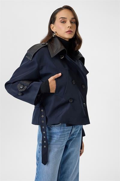 Deri Detaylı Kısa Trençkot