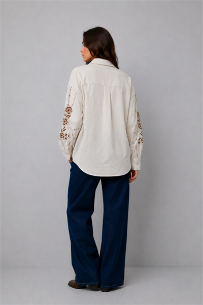 Önü ve Kolları Nakışlı Linen Gömlek