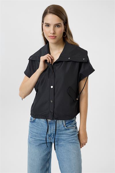 Omuzu Bağcık Detaylı Yelek