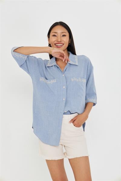 Çift Cepli Kısa Kol Nakışlı Gömlek