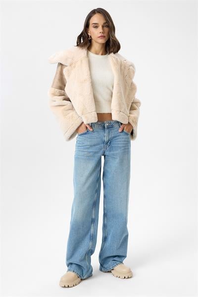 Geniş Yakalı Kolu Peluş Mont