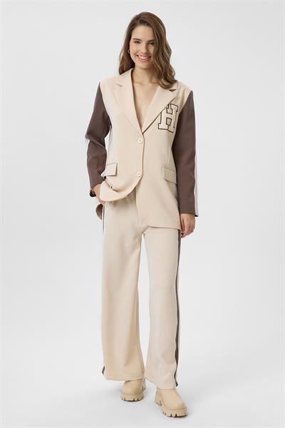 Nakışlı Poliviskon Garnili Atlas Ceket