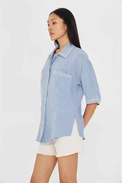 Çift Cepli Kısa Kol Nakışlı Gömlek