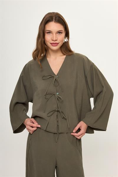 Haki V Yaka Önü Fiyonklu Kadın Bluz