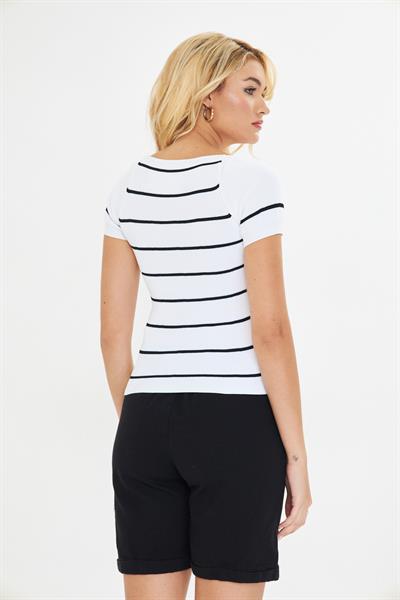 Geniş Yaka Çizgili Body 