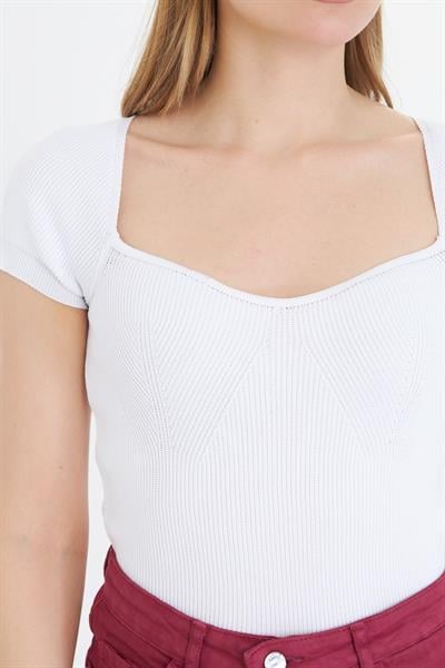 Geniş Yaka Kısa Kol Triko 