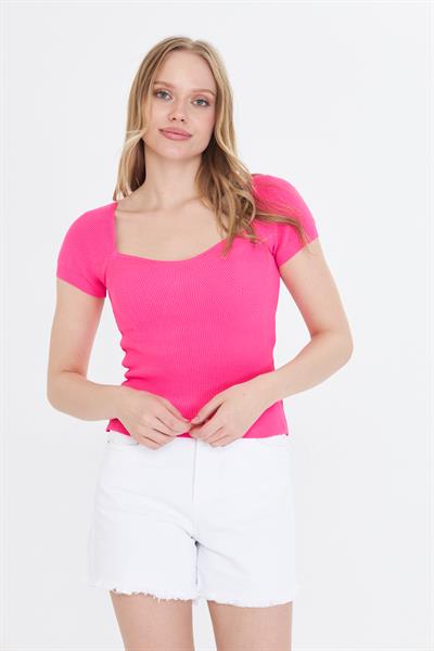 Geniş Yaka Kısa Kol Triko 