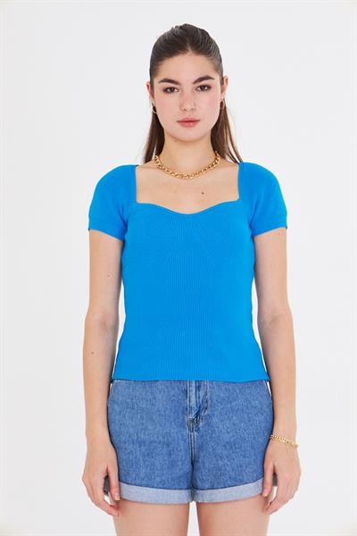 Geniş Yaka Kısa Kol Triko 