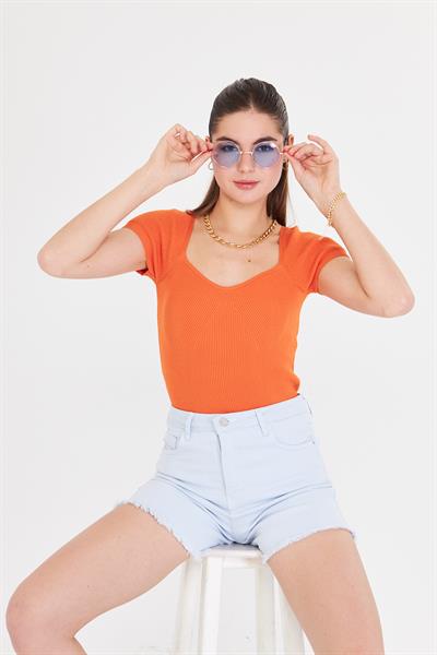 Geniş Yaka Kısa Kol Triko 