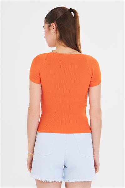 Geniş Yaka Kısa Kol Triko 