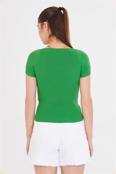 Geniş Yaka Kısa Kol Triko 