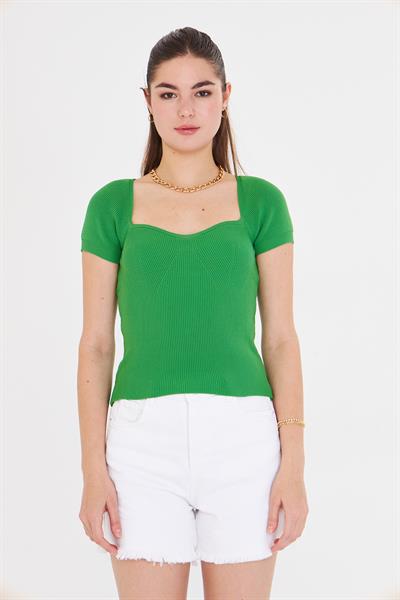 Geniş Yaka Kısa Kol Triko 