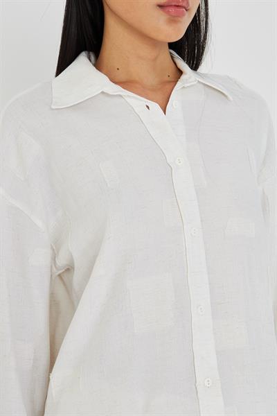 Jakarlı Keten Görünümlü Gömlek