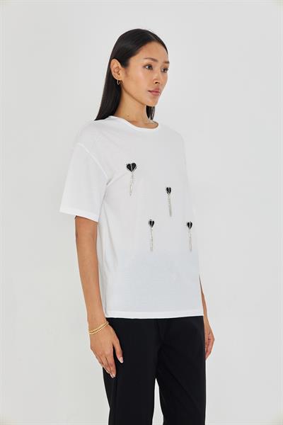 Kalp İşlemeli Taşlı T-Shirt